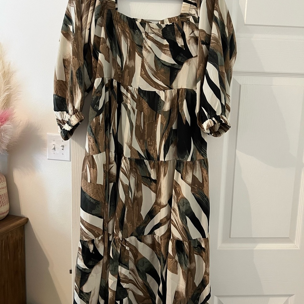 Elegant Brown and Black Patterned Dress